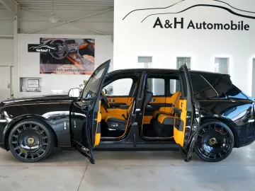 ROLLS ROYCE Cullinan BLACK BADGE MANSORY STARLIGHT BESPOKE