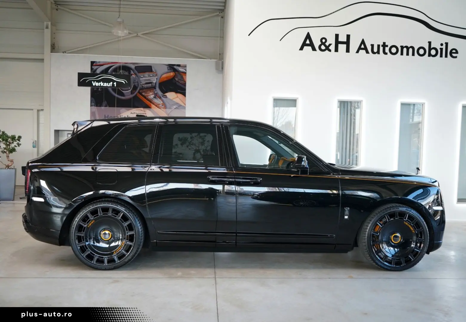 ROLLS ROYCE Cullinan BLACK BADGE MANSORY STARLIGHT BESPOKE