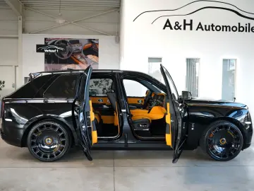 ROLLS ROYCE Cullinan BLACK BADGE MANSORY STARLIGHT BESPOKE