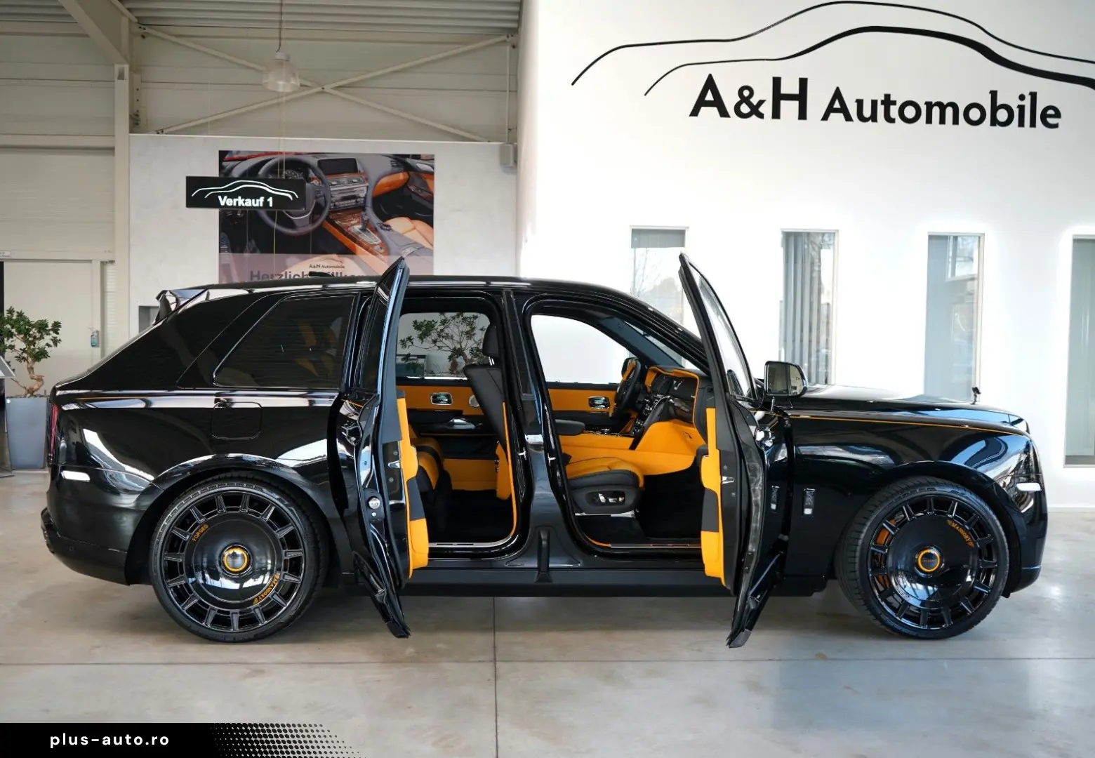 ROLLS ROYCE Cullinan BLACK BADGE MANSORY STARLIGHT BESPOKE