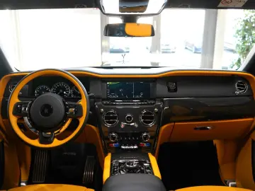 ROLLS ROYCE Cullinan BLACK BADGE MANSORY STARLIGHT BESPOKE