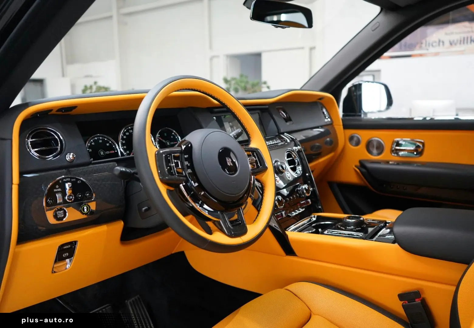 ROLLS ROYCE Cullinan BLACK BADGE MANSORY STARLIGHT BESPOKE