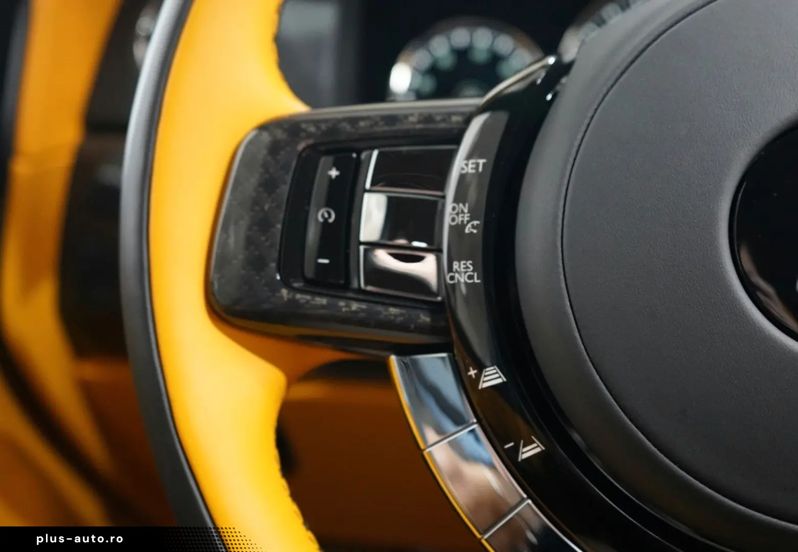 ROLLS ROYCE Cullinan BLACK BADGE MANSORY STARLIGHT BESPOKE