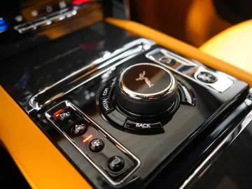 ROLLS ROYCE Cullinan BLACK BADGE MANSORY STARLIGHT BESPOKE