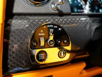 ROLLS ROYCE Cullinan BLACK BADGE MANSORY STARLIGHT BESPOKE