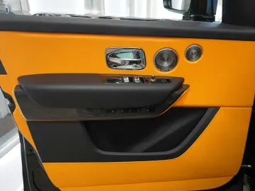 ROLLS ROYCE Cullinan BLACK BADGE MANSORY STARLIGHT BESPOKE