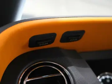 ROLLS ROYCE Cullinan BLACK BADGE MANSORY STARLIGHT BESPOKE