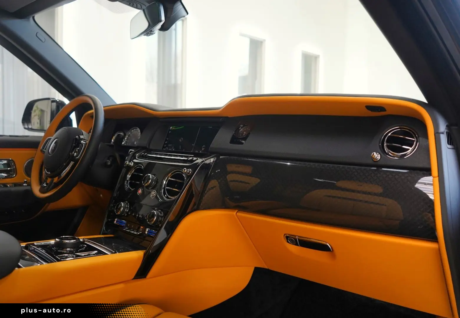 ROLLS ROYCE Cullinan BLACK BADGE MANSORY STARLIGHT BESPOKE