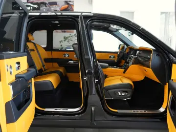 ROLLS ROYCE Cullinan BLACK BADGE MANSORY STARLIGHT BESPOKE