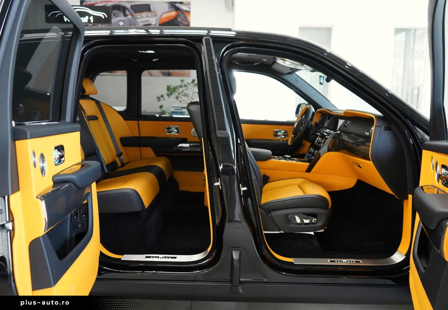 ROLLS ROYCE Cullinan BLACK BADGE MANSORY STARLIGHT BESPOKE