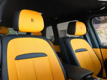 ROLLS ROYCE Cullinan BLACK BADGE MANSORY STARLIGHT BESPOKE