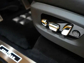 ROLLS ROYCE Cullinan BLACK BADGE MANSORY STARLIGHT BESPOKE