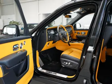 ROLLS ROYCE Cullinan BLACK BADGE MANSORY STARLIGHT BESPOKE