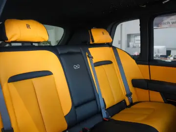 ROLLS ROYCE Cullinan BLACK BADGE MANSORY STARLIGHT BESPOKE