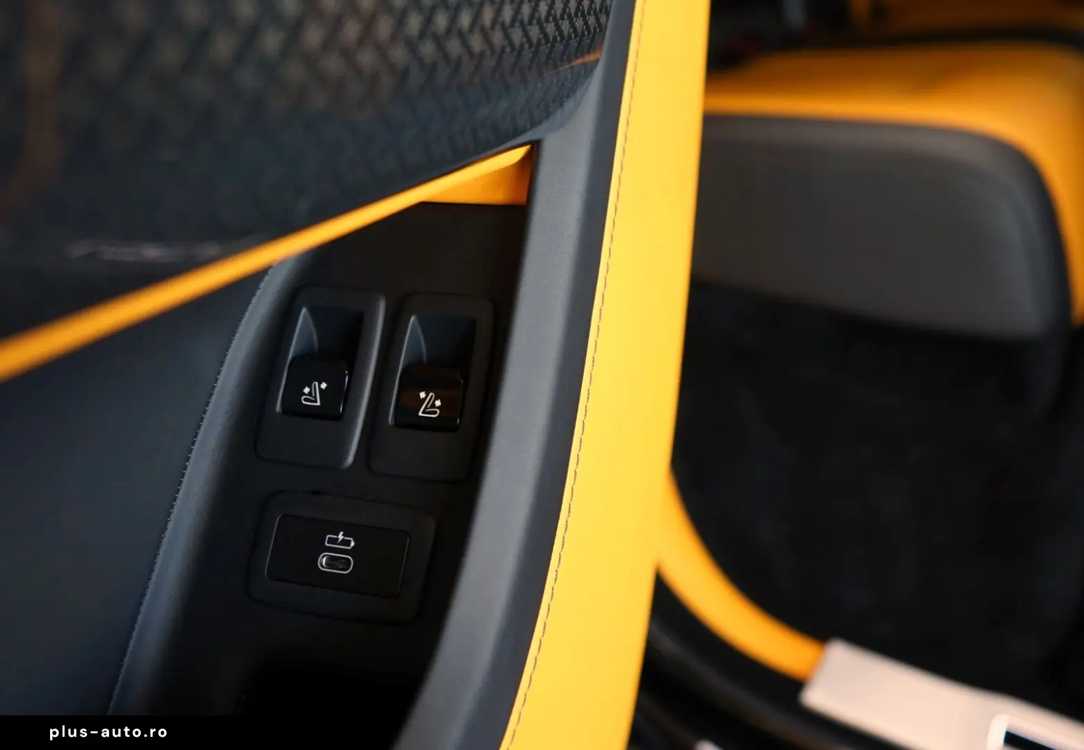 ROLLS ROYCE Cullinan BLACK BADGE MANSORY STARLIGHT BESPOKE