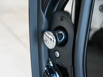 ROLLS ROYCE Cullinan BLACK BADGE MANSORY STARLIGHT BESPOKE