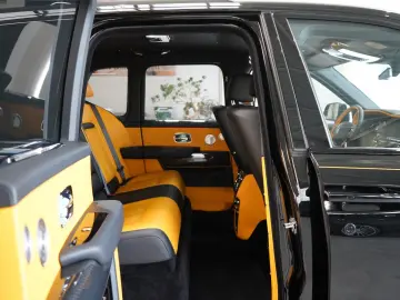 ROLLS ROYCE Cullinan BLACK BADGE MANSORY STARLIGHT BESPOKE