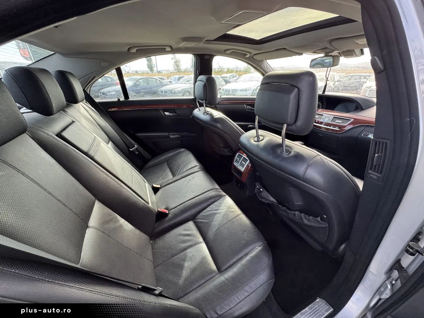 MERCEDES-BENZ S350    272 CP