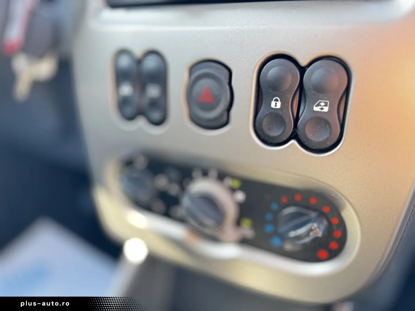 DACIA SANDERO    1.2 MPI 16V