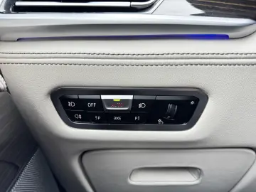 BMW X7 M50d    FARURI LASER