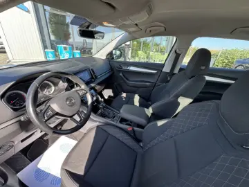 SKODA KAROQ    AUTOMAT