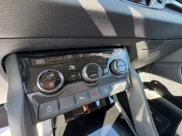 SKODA KAROQ    AUTOMAT