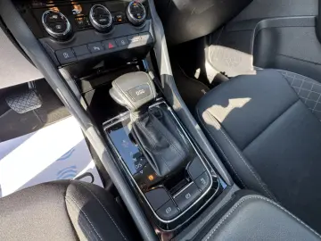 SKODA KAROQ    AUTOMAT