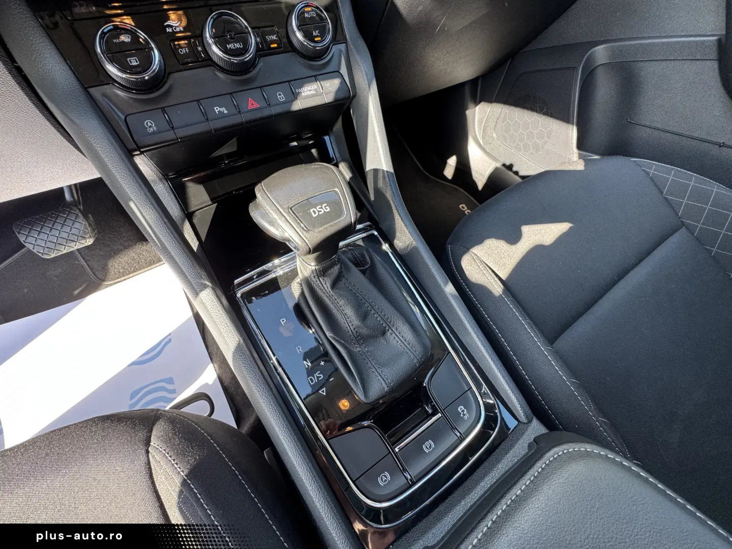 SKODA KAROQ    AUTOMAT