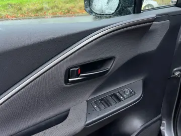 TOYOTA C-HR 1.8 Hybrid Team Deutschland  Technik-Paket