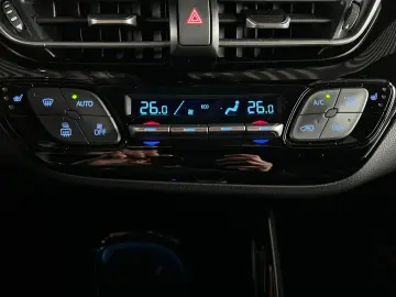 TOYOTA C-HR 2.0 Hybrid GR Sport  LED 19Zoll ACC JBL CAM