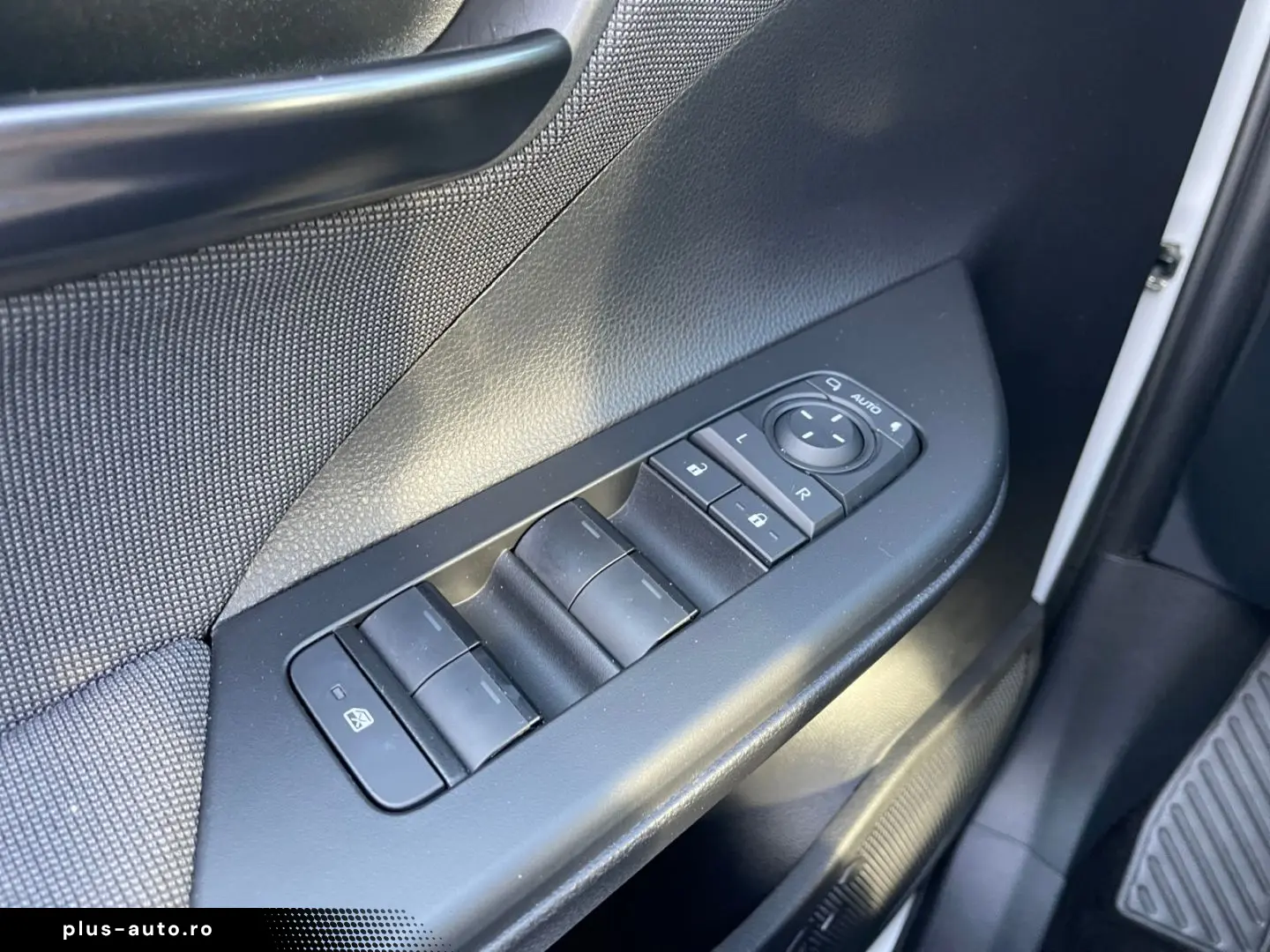 TOYOTA C-HR 2.0 Plug-in-Hybrid Teamplayer  WR el. Heck