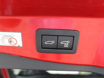 TOYOTA C-HR Plug-In Hybrid FWD Team Deutschland LED PDC