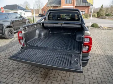 TOYOTA Hilux Double Cab Invincible 4x4