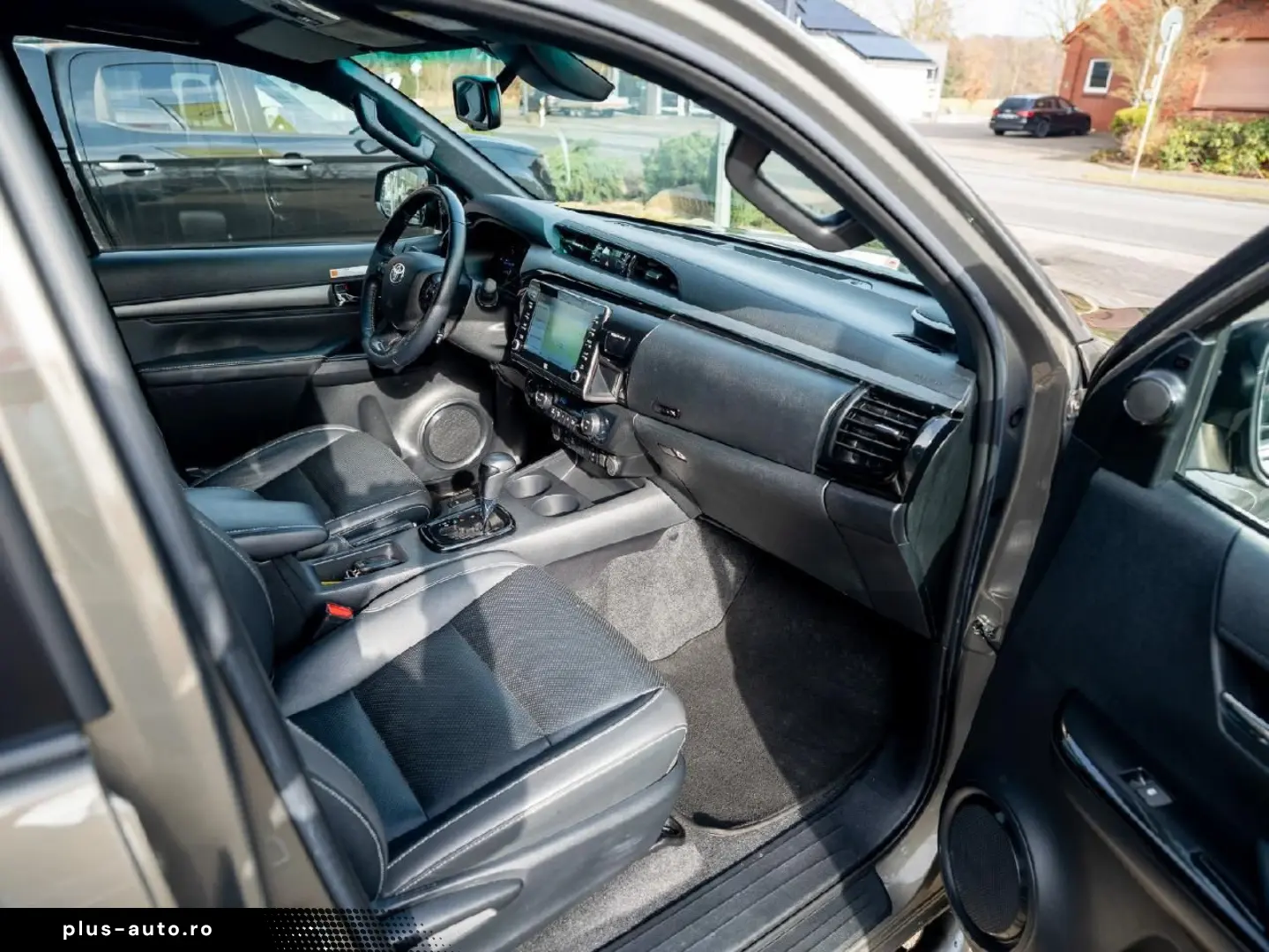 TOYOTA Hilux Double Cab Invincible 4x4