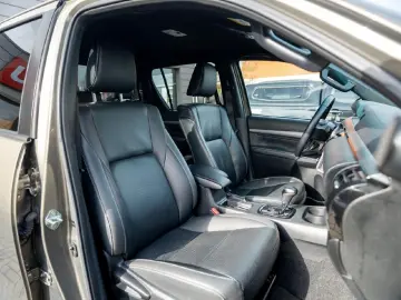 TOYOTA Hilux Double Cab Invincible 4x4