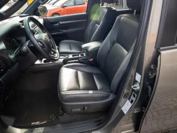 TOYOTA Hilux Double Cab Invincible 4x4