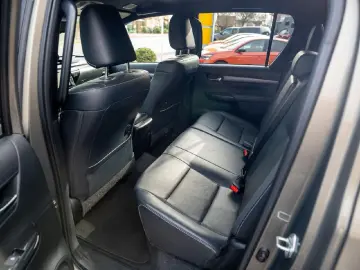 TOYOTA Hilux Double Cab Invincible 4x4