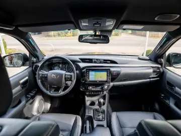 TOYOTA Hilux Double Cab Invincible 4x4