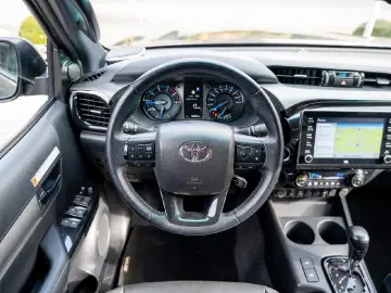 TOYOTA Hilux Double Cab Invincible 4x4