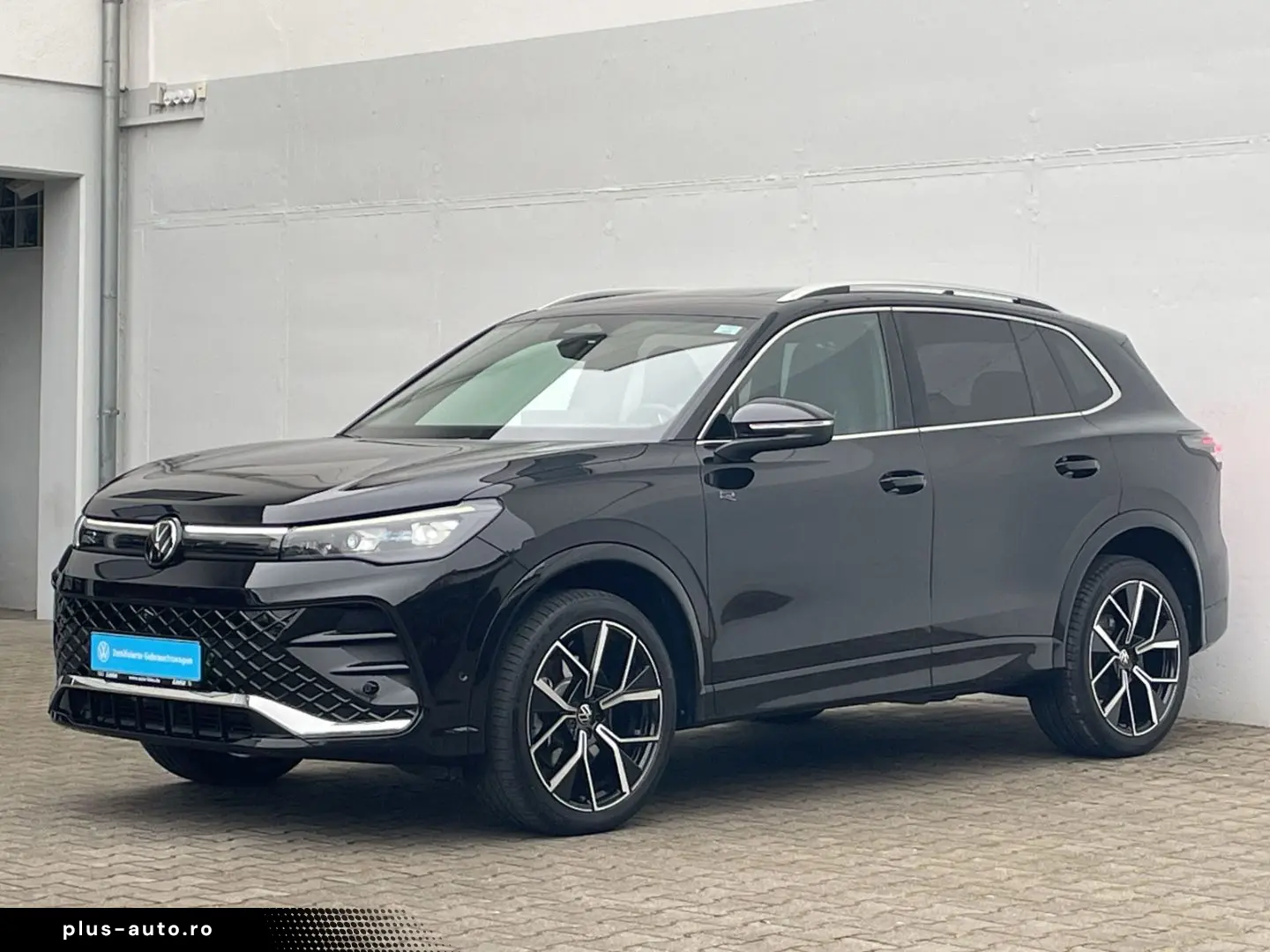 VW Tiguan 2.0 TDI R-Line 4Motion AHK Pano 360 Kamer