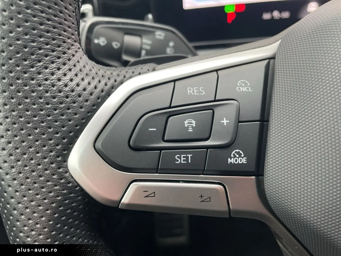 VW Tiguan 2.0 TDI R-Line 4Motion AHK Pano 360 Kamer