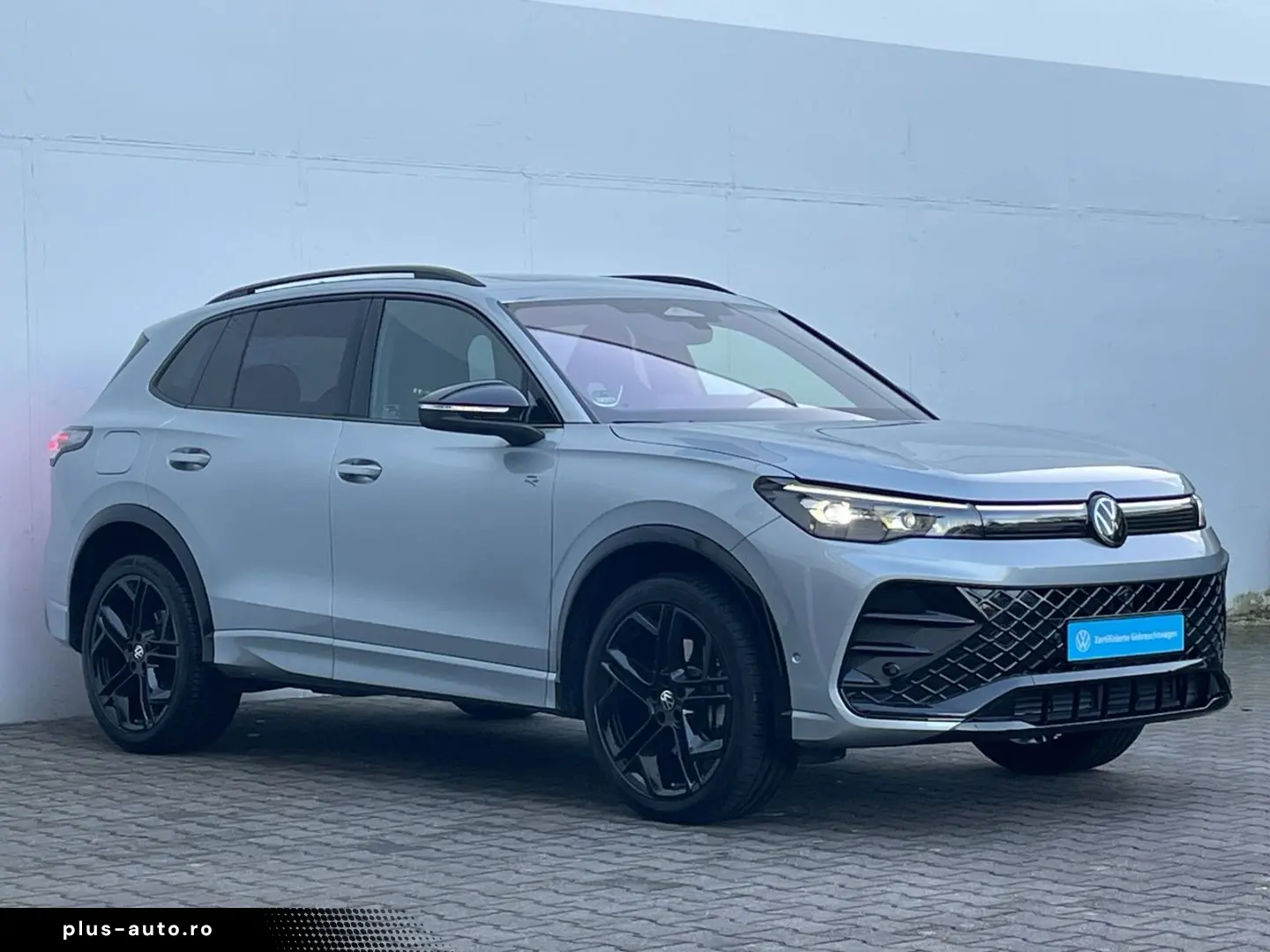 VW Tiguan 2.0 TDI 4M R-Line Standhzg AHK HUD 360 Ka