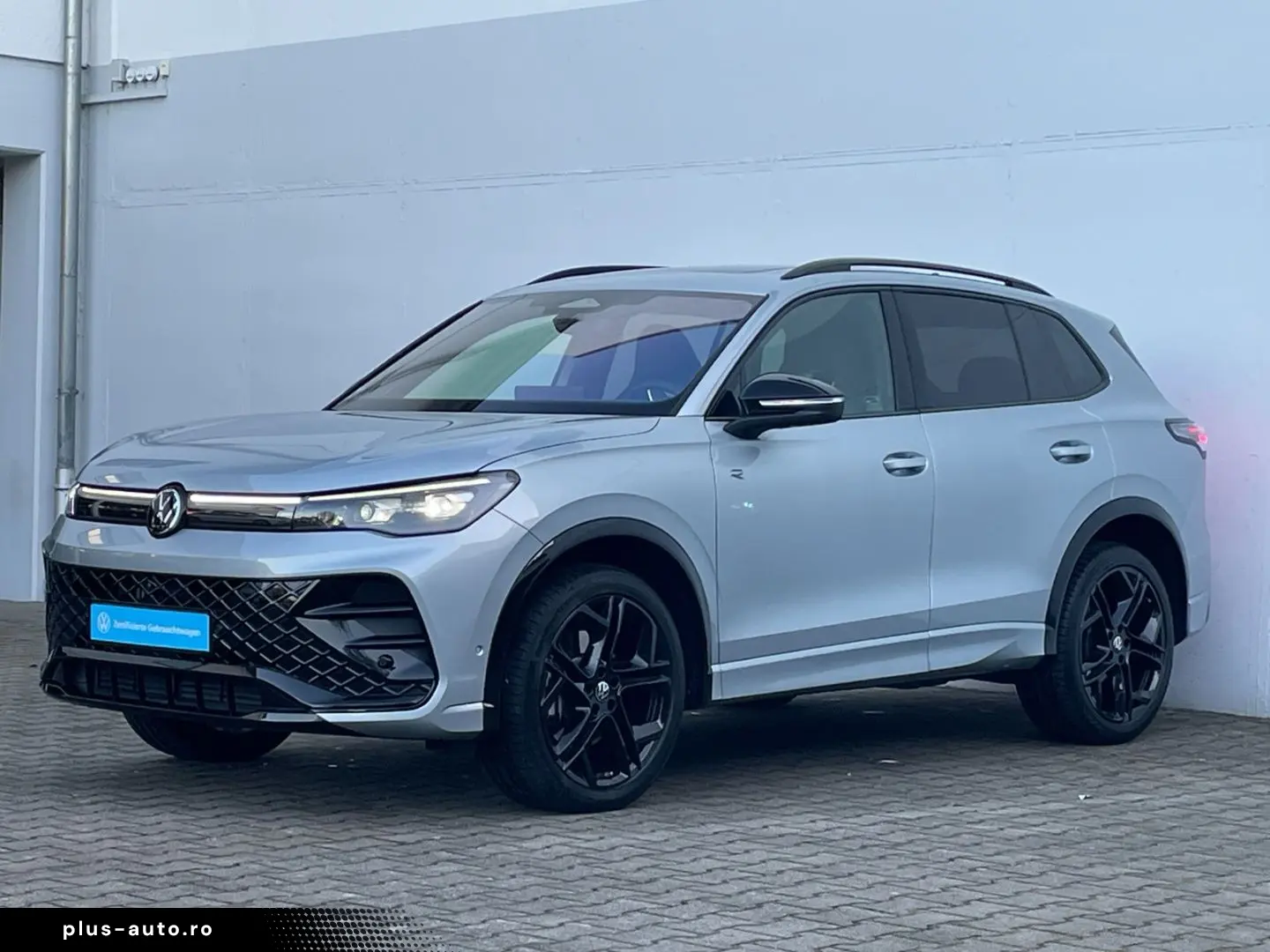 VW Tiguan 2.0 TDI 4M R-Line Standhzg AHK HUD 360 Ka