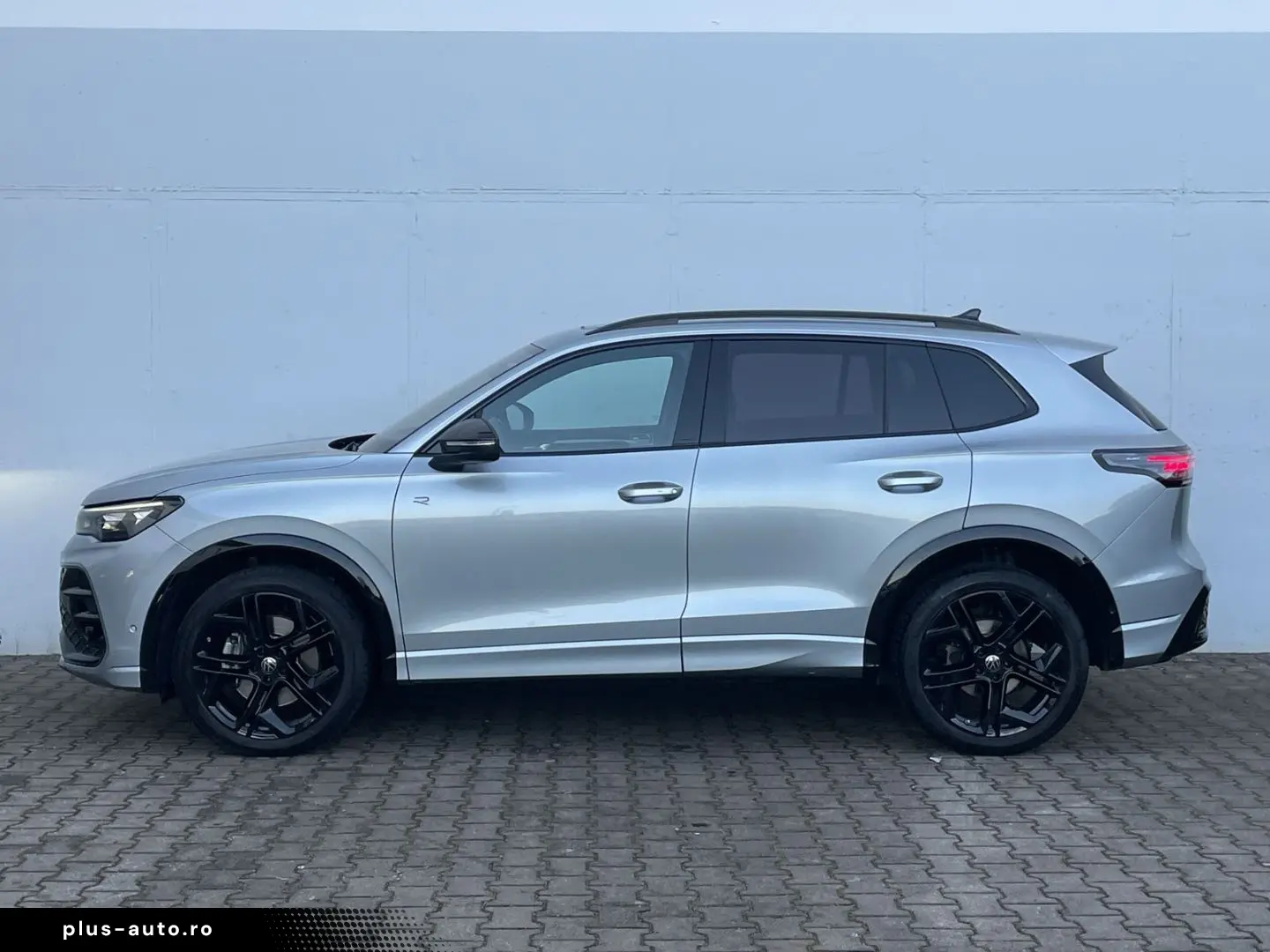 VW Tiguan 2.0 TDI 4M R-Line Standhzg AHK HUD 360 Ka