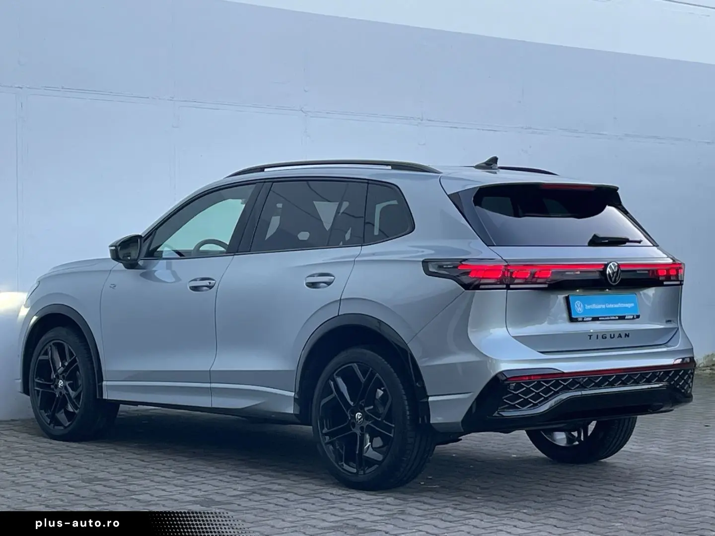 VW Tiguan 2.0 TDI 4M R-Line Standhzg AHK HUD 360 Ka