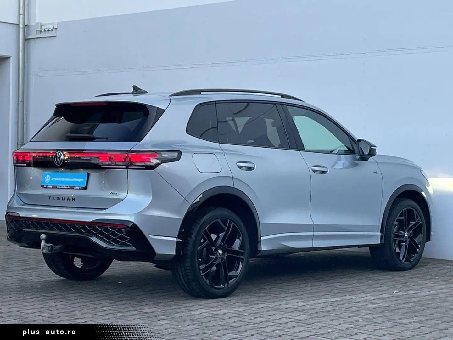 VW Tiguan 2.0 TDI 4M R-Line Standhzg AHK HUD 360 Ka