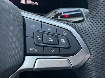 VW Tiguan 2.0 TDI 4M R-Line Standhzg AHK HUD 360 Ka