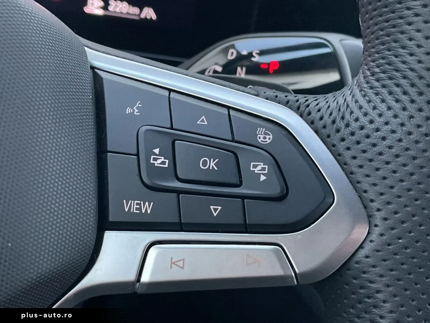 VW Tiguan 2.0 TDI 4M R-Line Standhzg AHK HUD 360 Ka