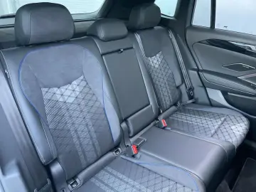 VW Tiguan 2.0 TDI 4M R-Line Standhzg AHK HUD 360 Ka