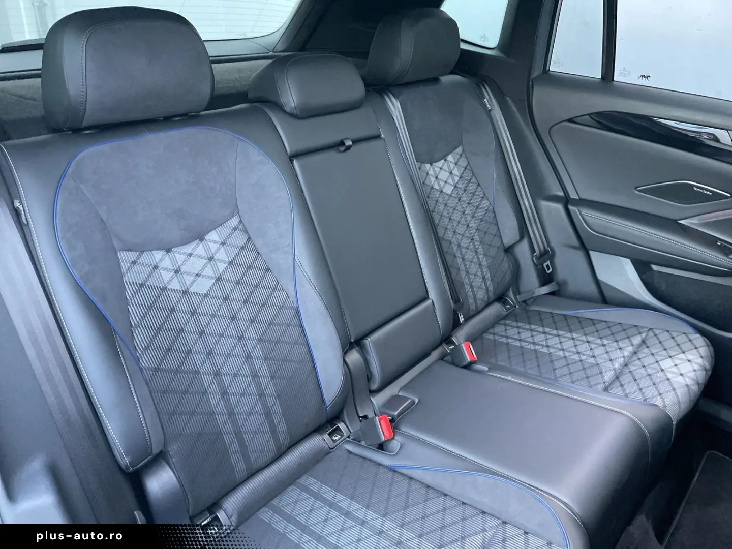 VW Tiguan 2.0 TDI 4M R-Line Standhzg AHK HUD 360 Ka